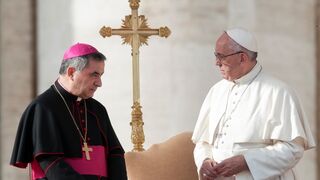 El Papa y Becciu