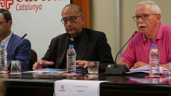 Roig, junto a Omella, durante la presentación del informe sobre exclusión social.