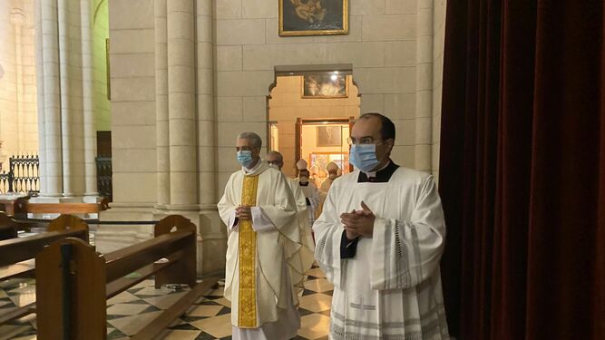 Luis Marín, OSA, entrando en la catedral