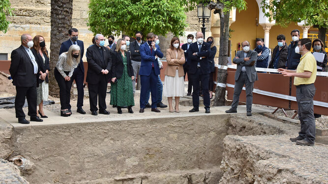 Visita a las excavaciones del Patio de los Naranjos cordobés