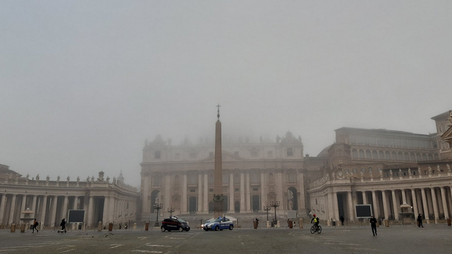 Vaticano entre niebla