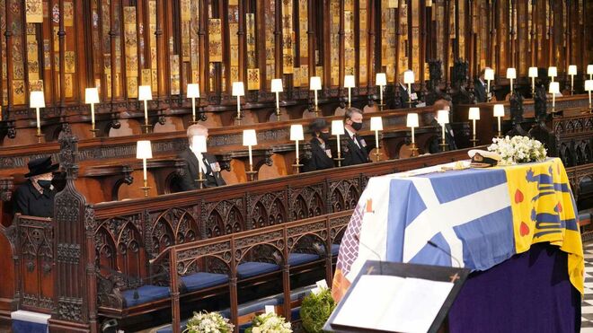 La familia real británica despide al duque de Edimburgo en la intimidad