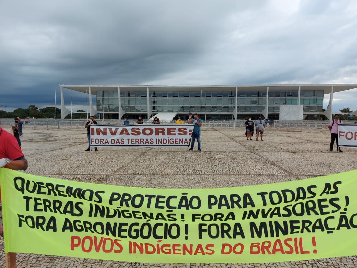 Indígenas en Brasília