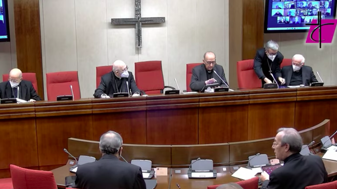 Blázquez, Osoro, Omella, Argüello y Cañizares, en la mesa de Presidencia de la Plenaria