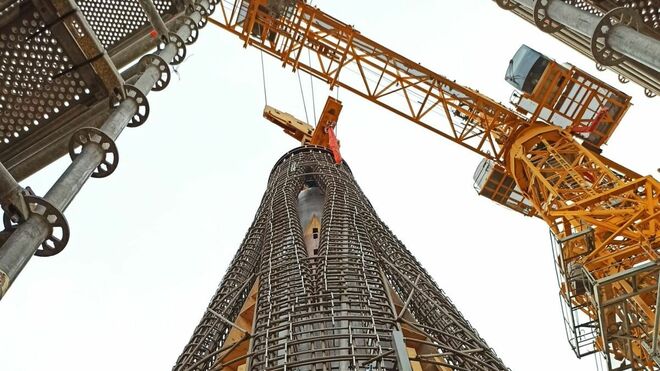 Última fase para coronar la torre de la Virgen de la Sagrada Família