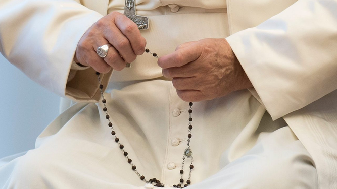 El Papa reza el rosario