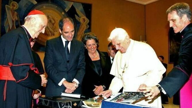 Rita Barberà con el papa Benedicto XVI