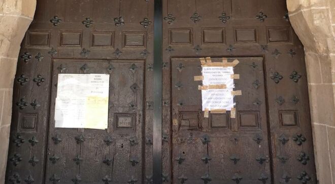 Carta colocada en la puerta de la parroquia