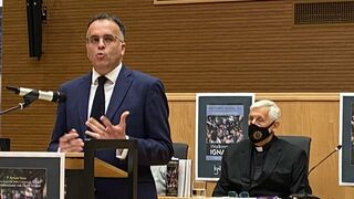 Darío Menor, y Arturo Sosa, durante la presentación del libro