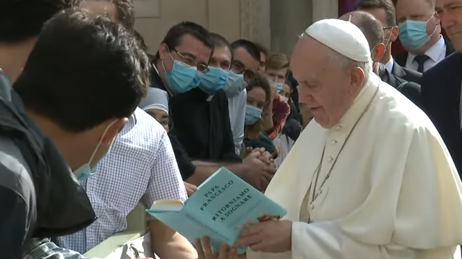 Papa y libro de Austeen