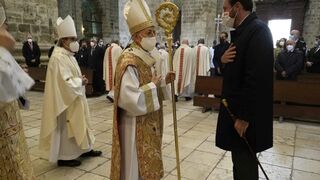 Blázquez, junto a Argüello, saluda el alcalde de Valladolid, Óscar Puente