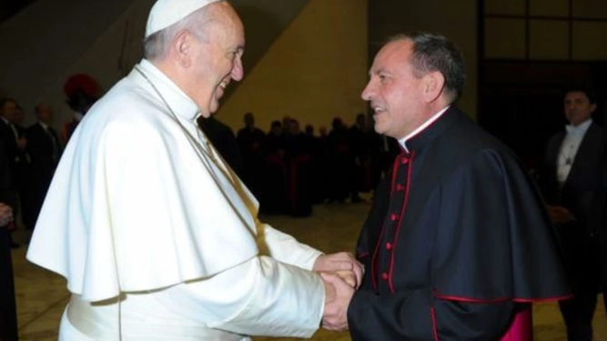 El Papa saluda a Don Abilio