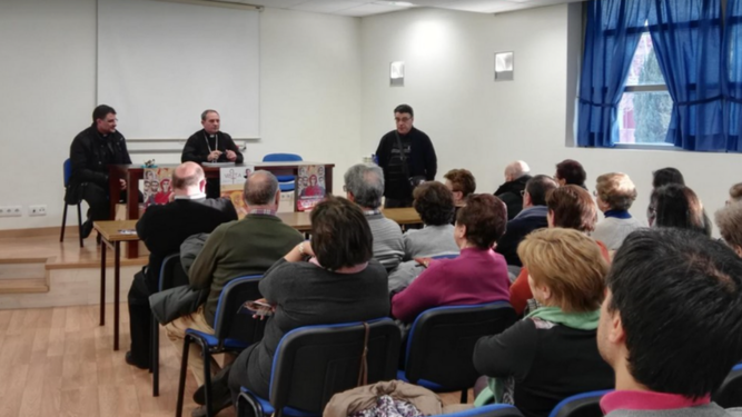 El obispo de Soria en un pueblo