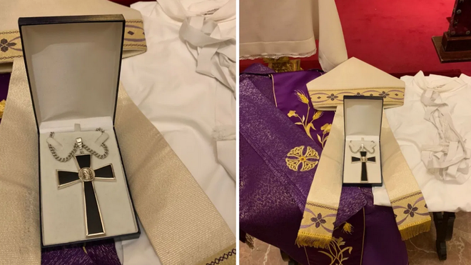 Cruz Pectoral y otros ornamentos