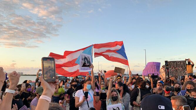 Manifestantes de Puerto Rico contra la violencia de género
