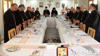 Patriarcas y obispos reunidos en Alepo