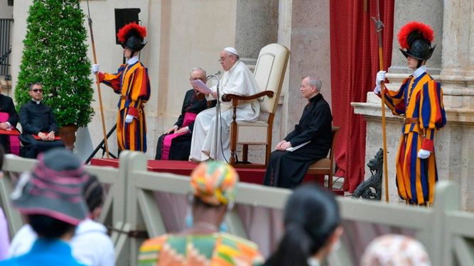 Audiencia en el patio de San Dámaso