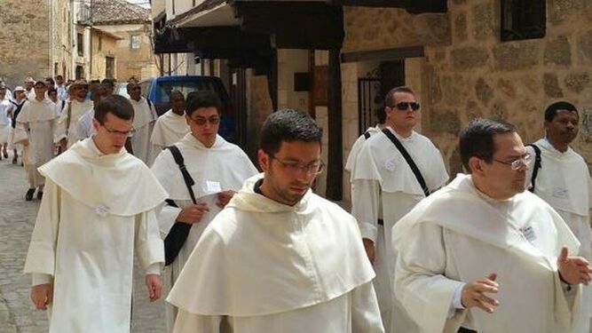 Peregrinación de jóvenes dominicos en etapa de formación.