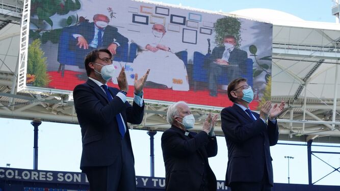 Cañizares, Puig y el presidente de la Fundación Levante, con el Papa