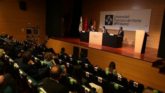 Entrega de diplomas del curso del Sabadell y la UFV