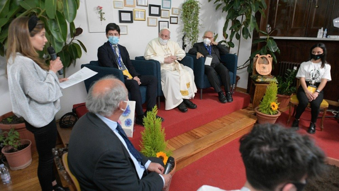 Francisco durante una visita a la sede Scholas Occurrentes