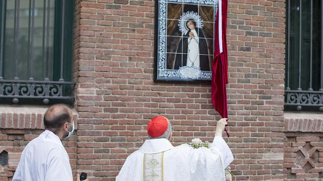 Osoro descubre el mosaico de la Virgen de la Paloma