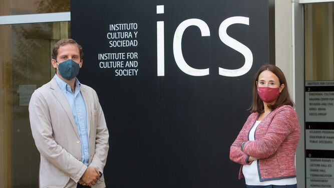 Javier García-Manglano y Charo Sádaba, coautores del estudio 'De moderados a hiperconectados'.