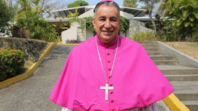 Monseñor Ulloa , arzobispo de Panamá