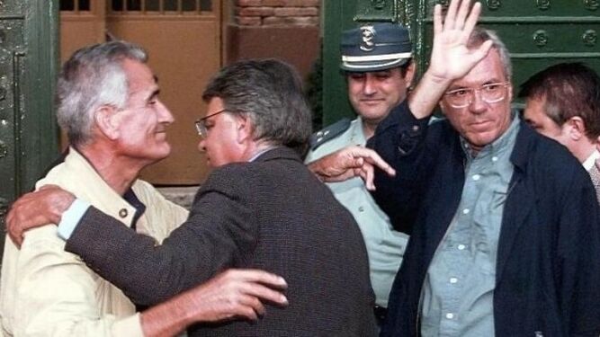 José Barrionuevo y Rafael Vera indultados por el gobierno de José Mª Aznar