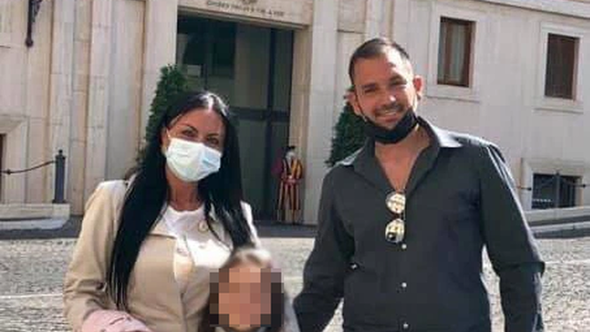 Noemi con sus padres