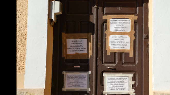 El obispo de Cuenca sólo permite a Javier colocar sus carteles en su casa o su coche, no en la parroquia