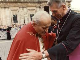 Mons. Shaw con Juan Pablo II