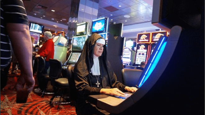 Una monja ludópata robó 835.000 dólares de un colegio católico y se lo gastó en el casino