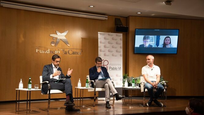 Palau Macaya. Debate patentes de las vacunas de COVID