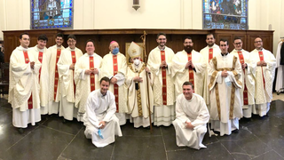 Cañizares con los nuevos sacerdotes ordenados en Valencia