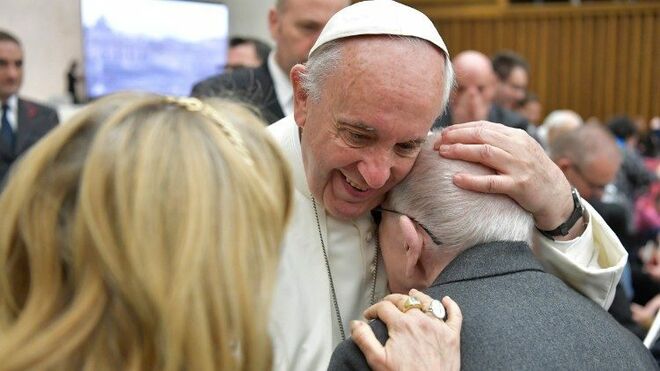 El Papa reclama "una sensibilidad renovada hacia quienes sufren problemas de salud mental"