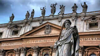Estatua de San Pedro, en el Vaticano