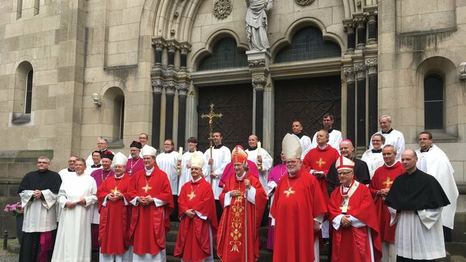 Parolin, junto a Marx, Woelki, Bätzing y otros obispos alemanes, en Berlín