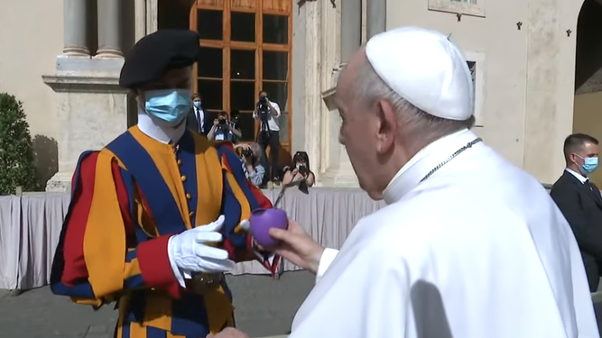 El Papa toma mate