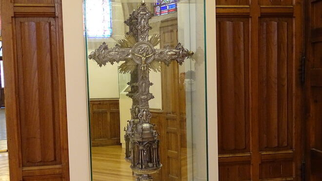 La Macolla de la Cruz Procesional de Santiagomillas, pieza del mes del Palacio de Gaudí
