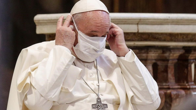 El Papa, con mascarilla