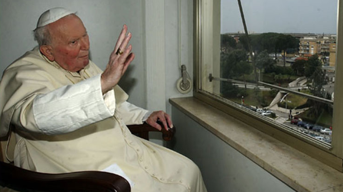 Juan Pablo II desde la ventana del Gemelli