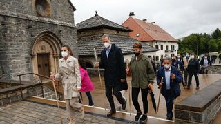 Lo Reyes de España en Roncesvalles