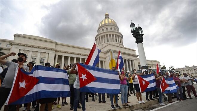Manifestantes ante el Capitolio