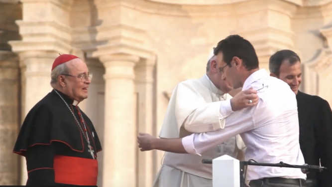 Abrazando al Papa