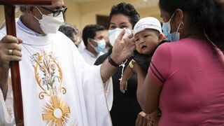 Miguel Ángel Cadenas, el obispo del río y la periferia en quien el pueblo confía