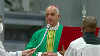 Fisichella: "Los abuelos y los mayores no son sobras de la vida, son la fragancia de nuestra memoria"