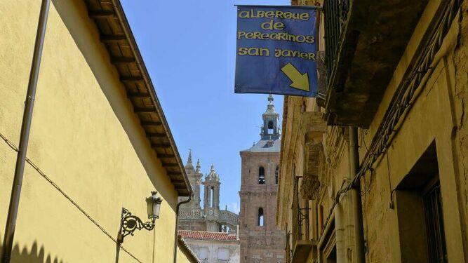 Astorga recuerda con orgullo su tradición hospitalera con la instalación de una veintena de placas