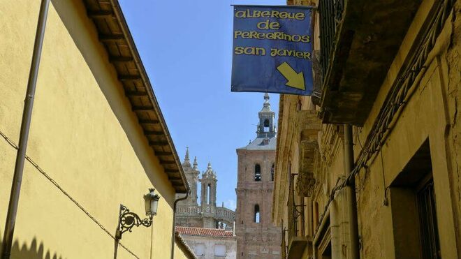 Astorga recuerda con orgullo su tradición hospitalera con la instalación de una veintena de placas