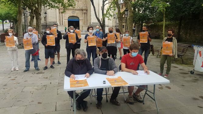Sindicato de Inquilinas de Bilbao, en su comparecencia junto a Aguiriano.
